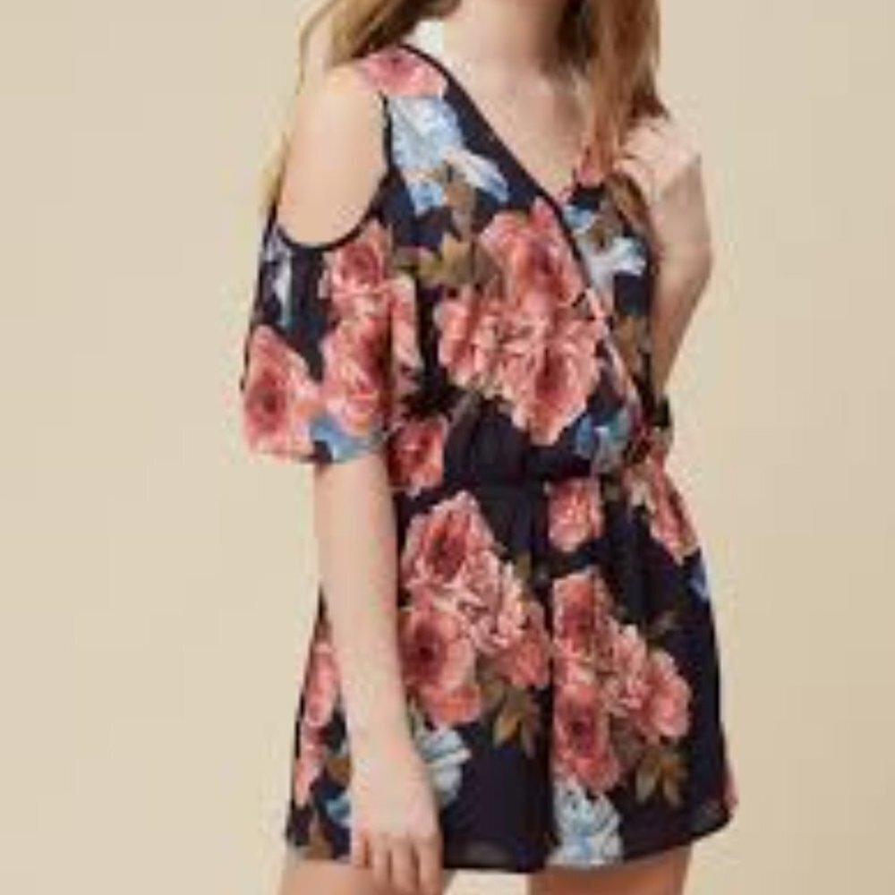 Altar'd State Peony Floral Romper Cold Shoulder Shorts‎ M Navy Blue Pink